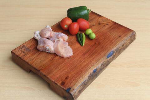 Acacia Live Edge Cutting Board 13" x 18" - Image 4